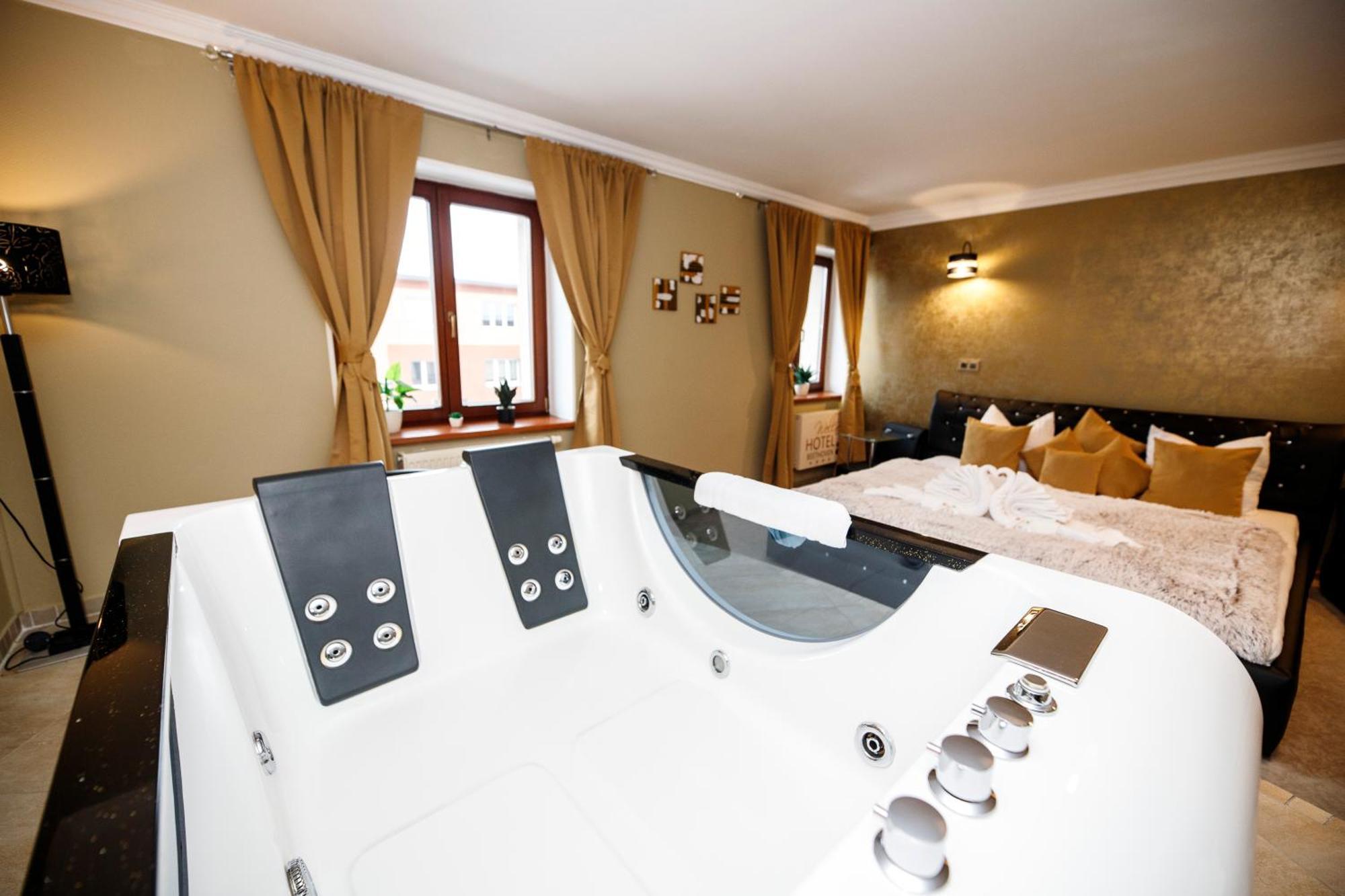 Wellness Hotel Beethoven Chomutov Exteriör bild