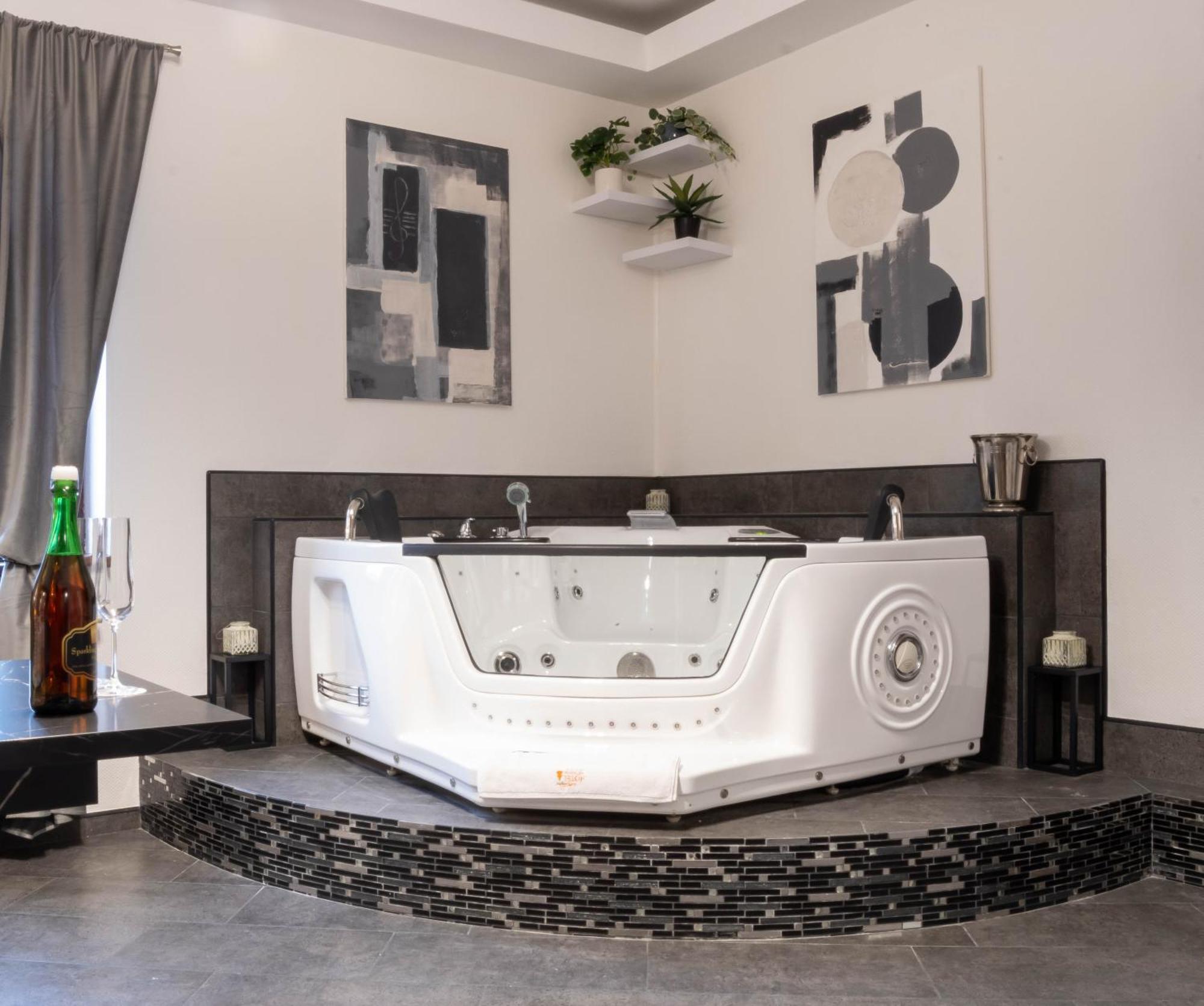 Wellness Hotel Beethoven Chomutov Exteriör bild
